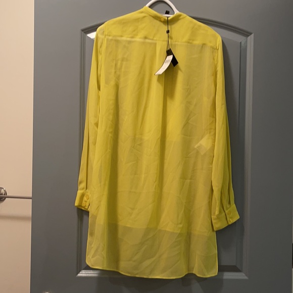 BCBG Max Azria Yellow Medium  Long NWT Blousr - Picture 4 of 5